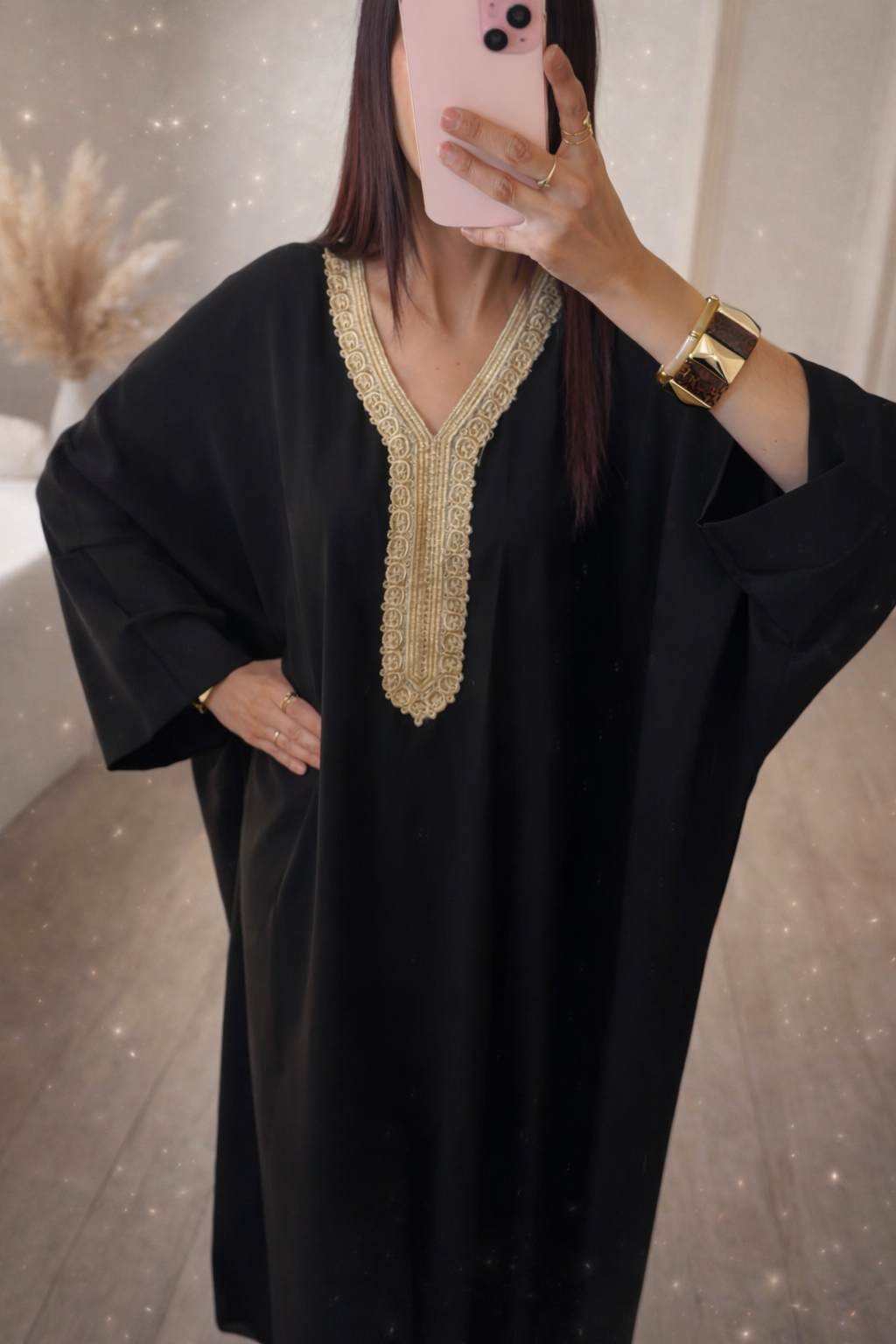 Abaya Lina - noire élégante brodée dorée