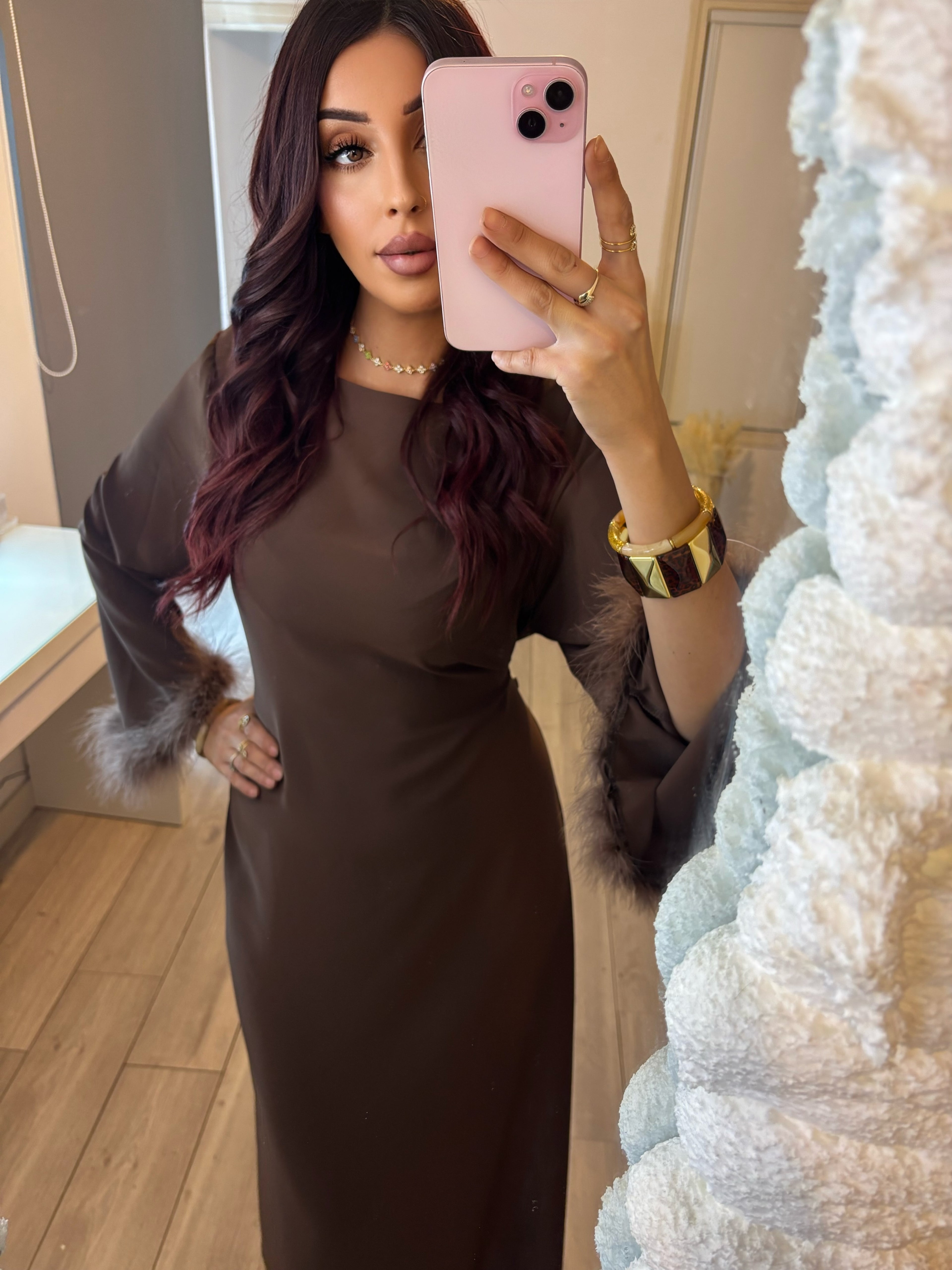 Abaya marron – Dos croisé à nouer avec manches plumes