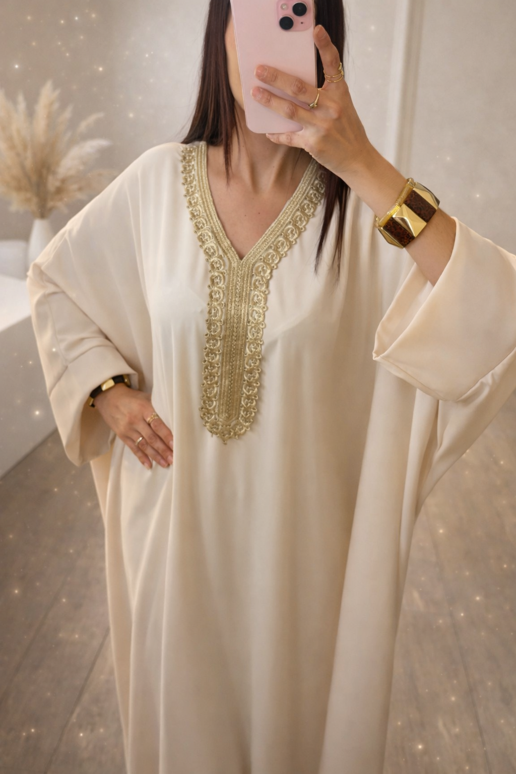 Abaya Lina - beige élégante brodée  dorée